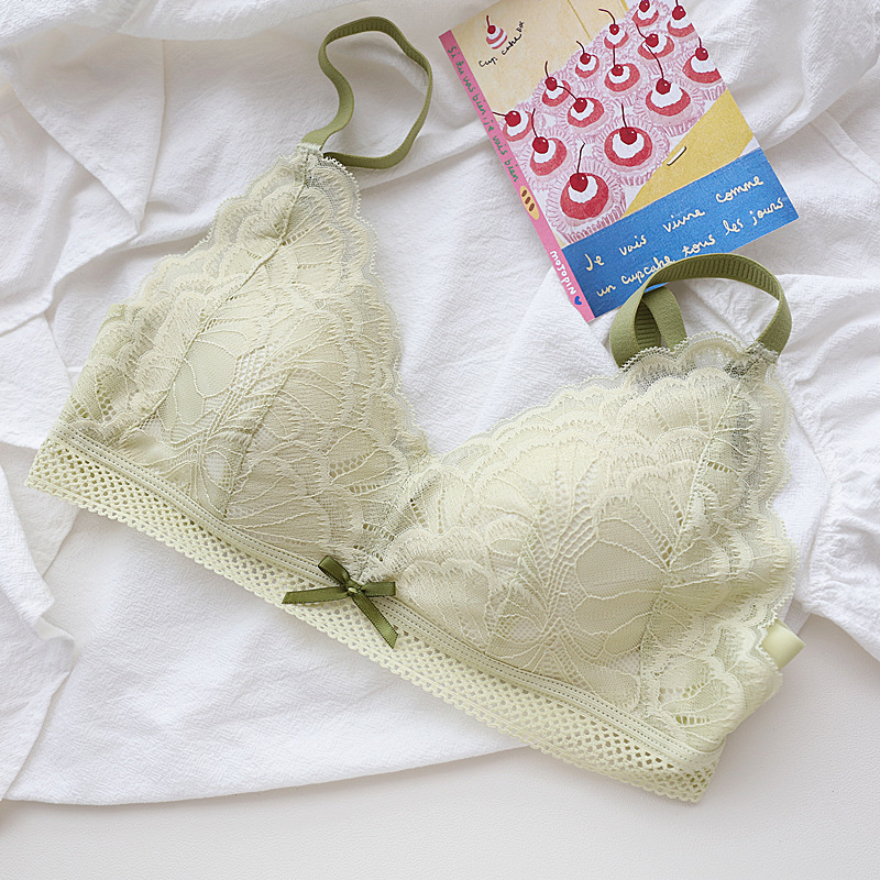 クリームグリーンの下着