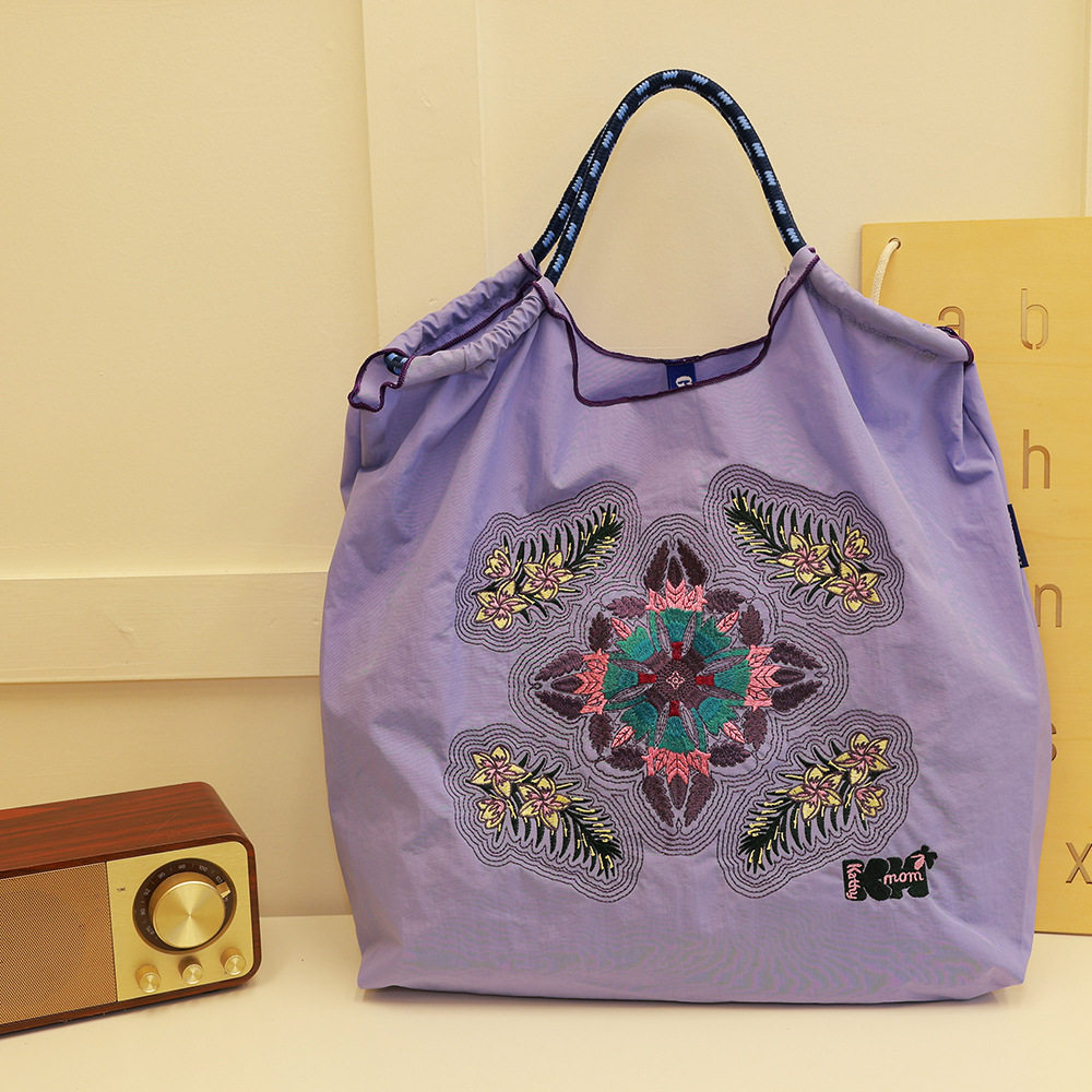 ハイビスカスの花紫