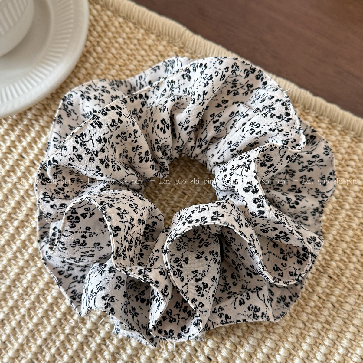 オフホワイトの花柄