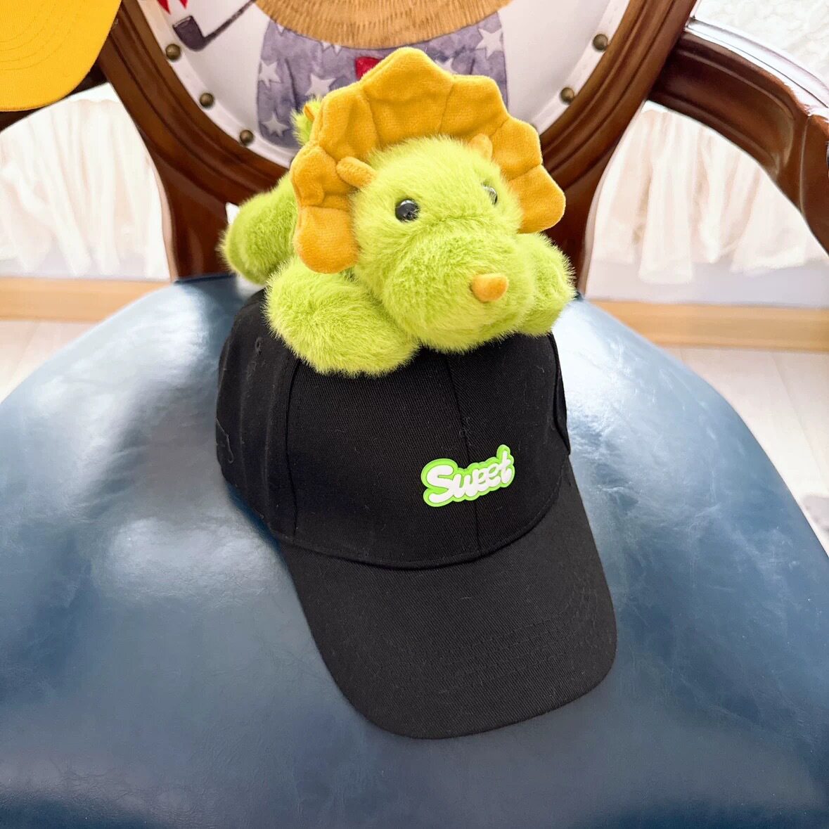 黒い帽子をかぶった大きな恐竜