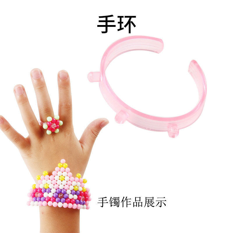 ピンクのブレスレット