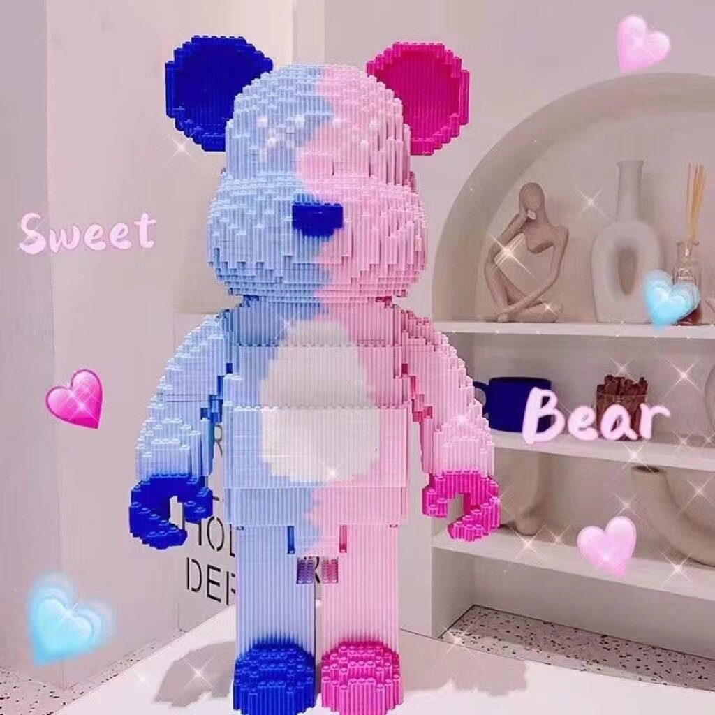 特大の青とピンクの暴力的なクマ