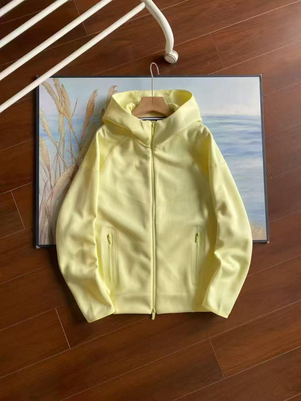 ジャケット黄色