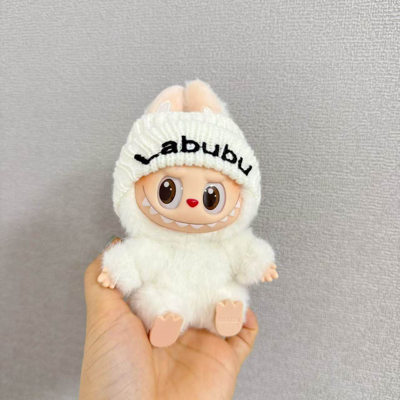 白いLABUBU帽子
