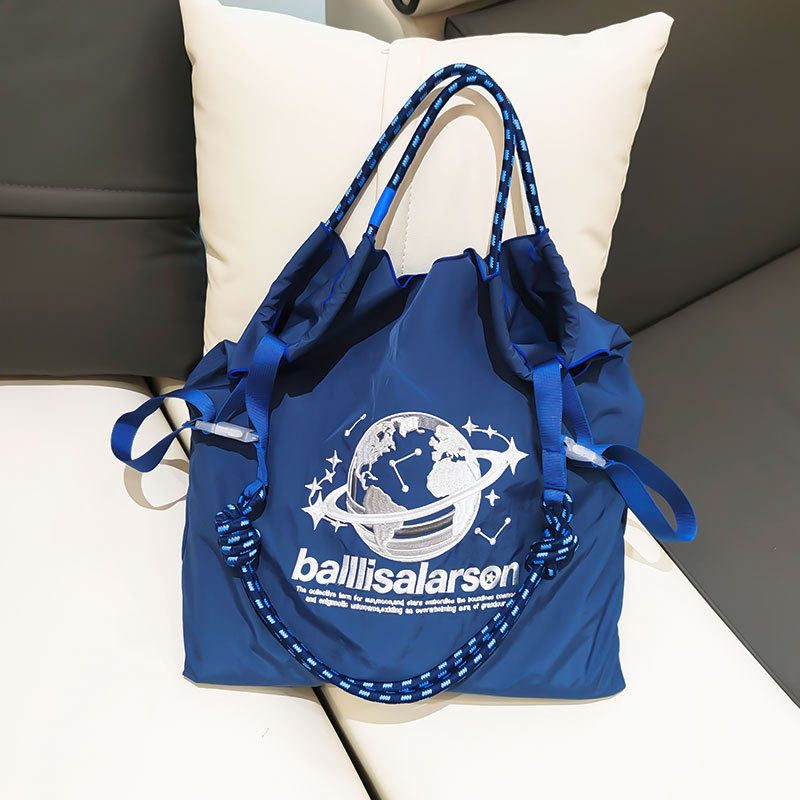 アースネイビーブルー（ショルダーストラップを除く）