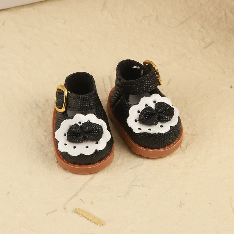 小さな黒いプリンセスの靴