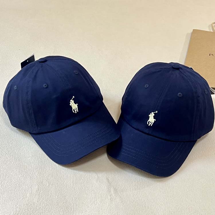 ポニーの紺と黄色の文字