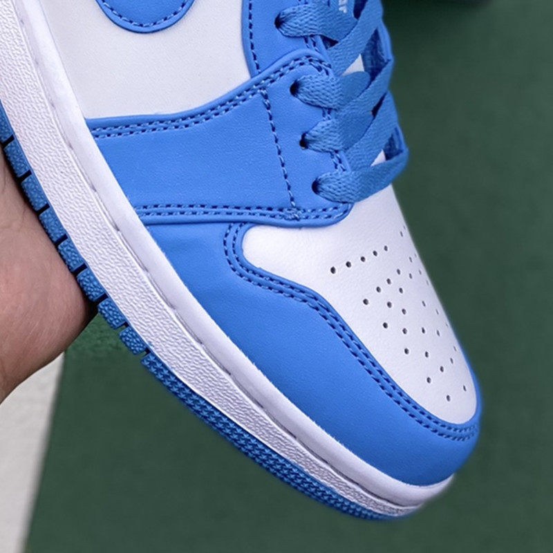 AJ1 ロートップ ノースカロライナブルー