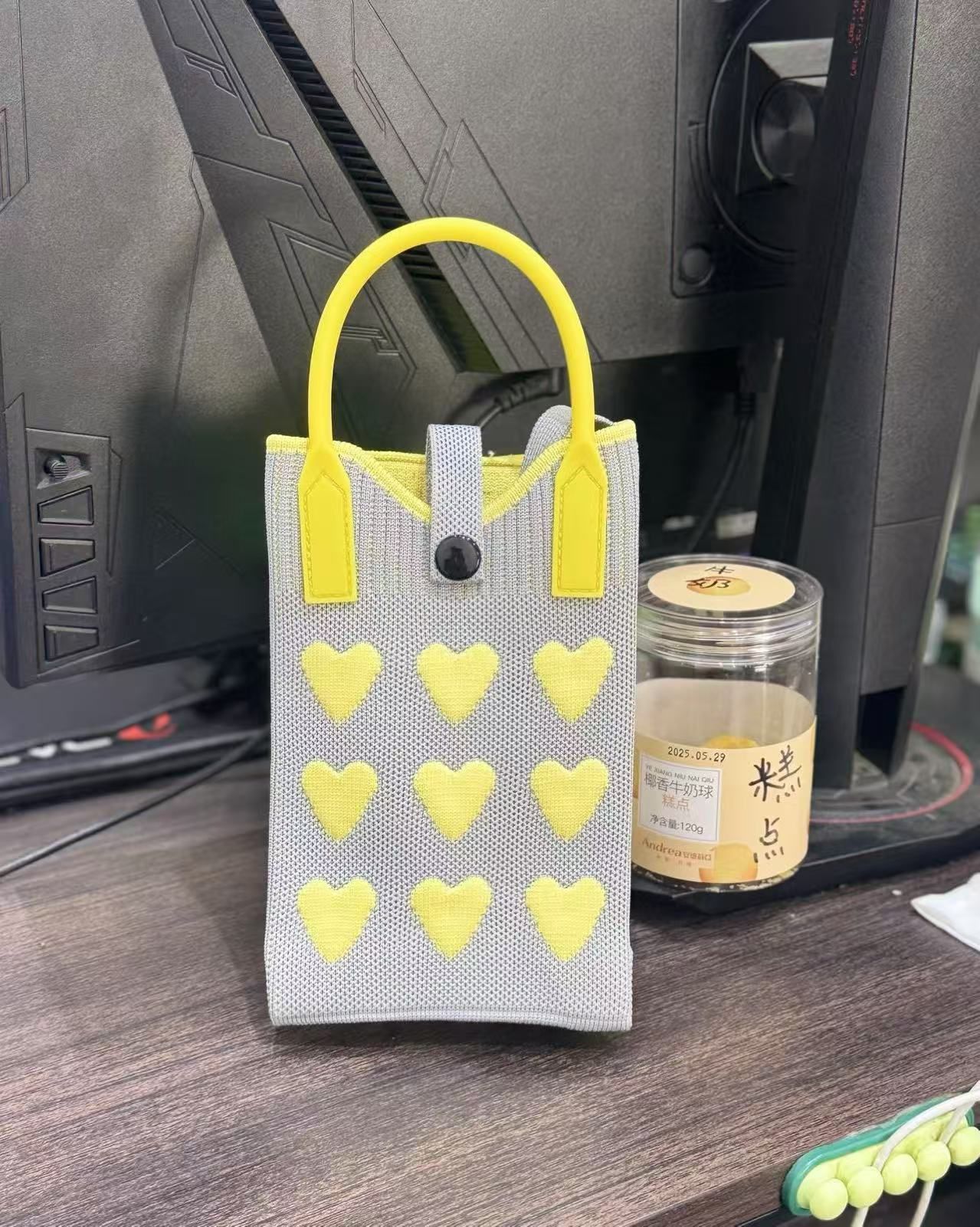 【シリコン+ショルダーストラップ】グレーとイエローのラブハート