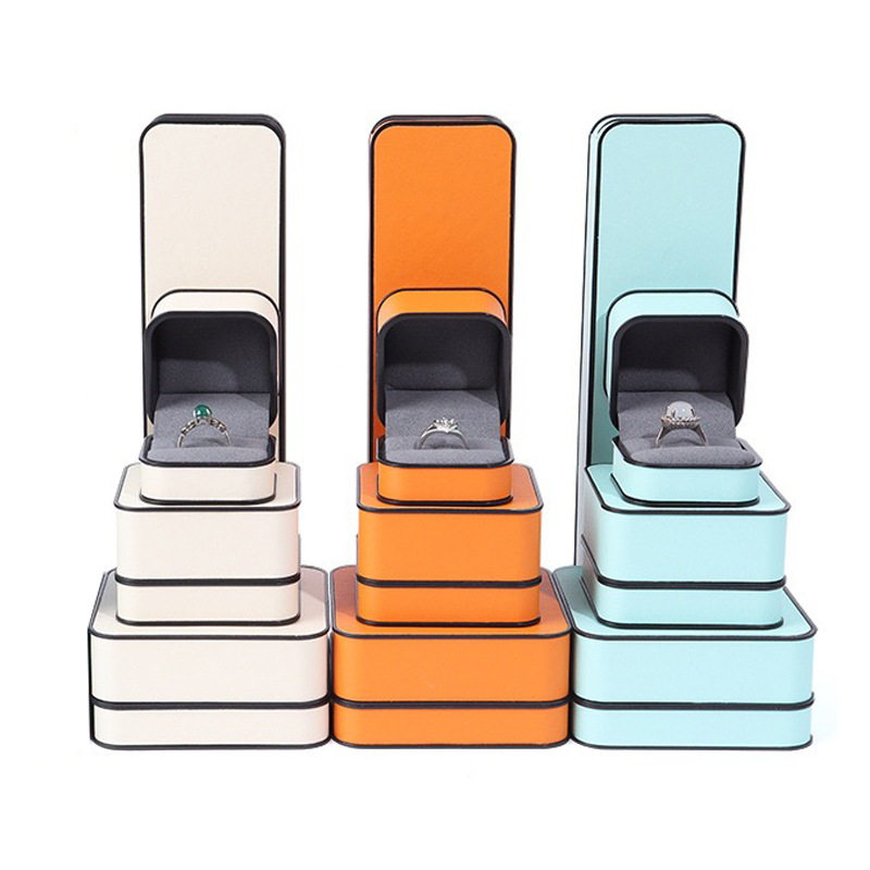 ブランクの 4 ピース スーツ、オフホワイト