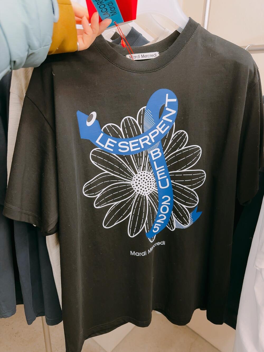 半袖黒青蛇の花