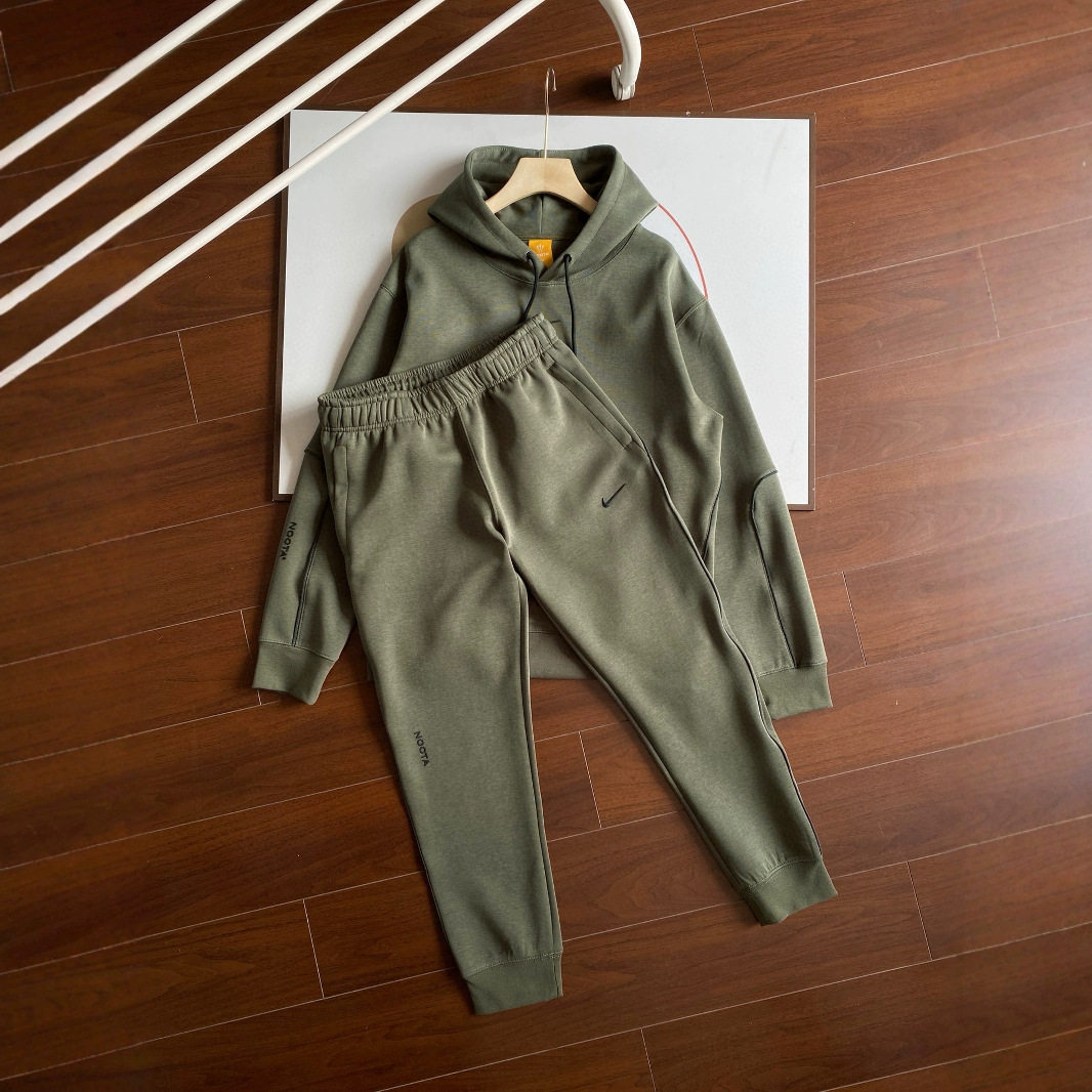 アーミーグリーン