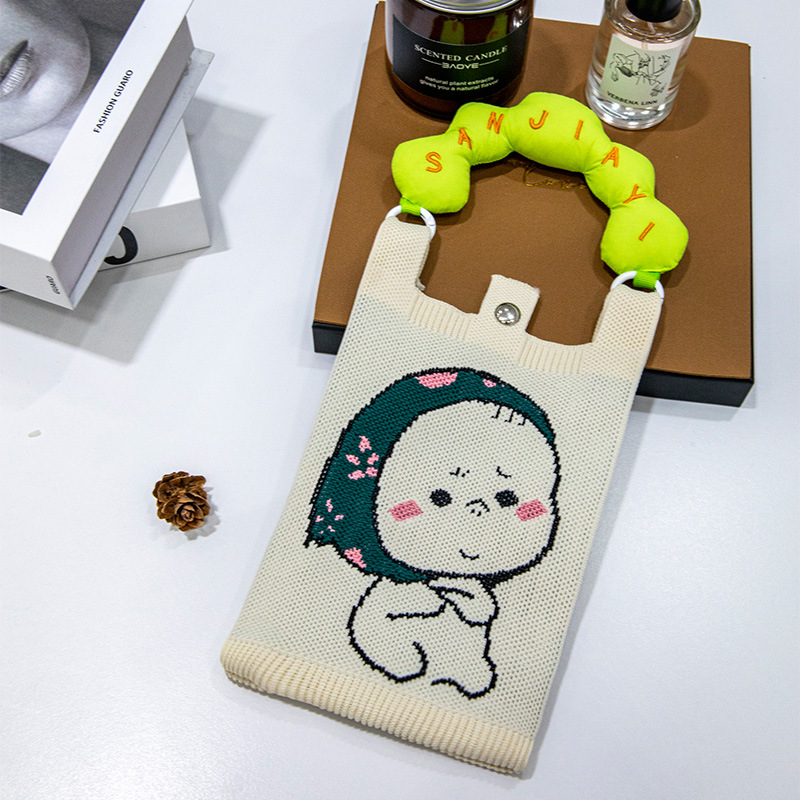 ベージュの女の子