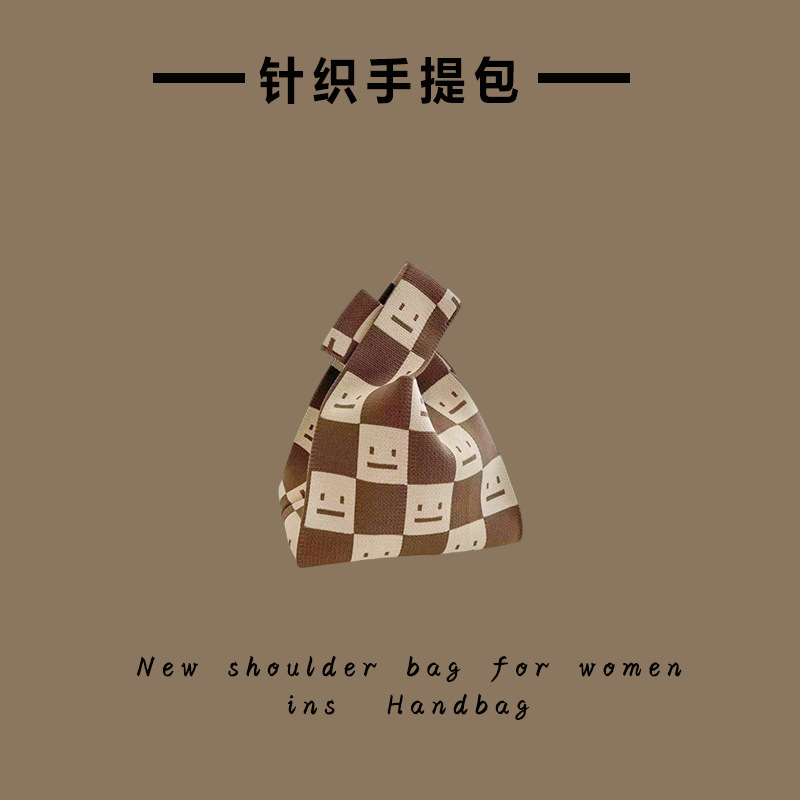 四角いスマイリーフェイス-コーヒー色