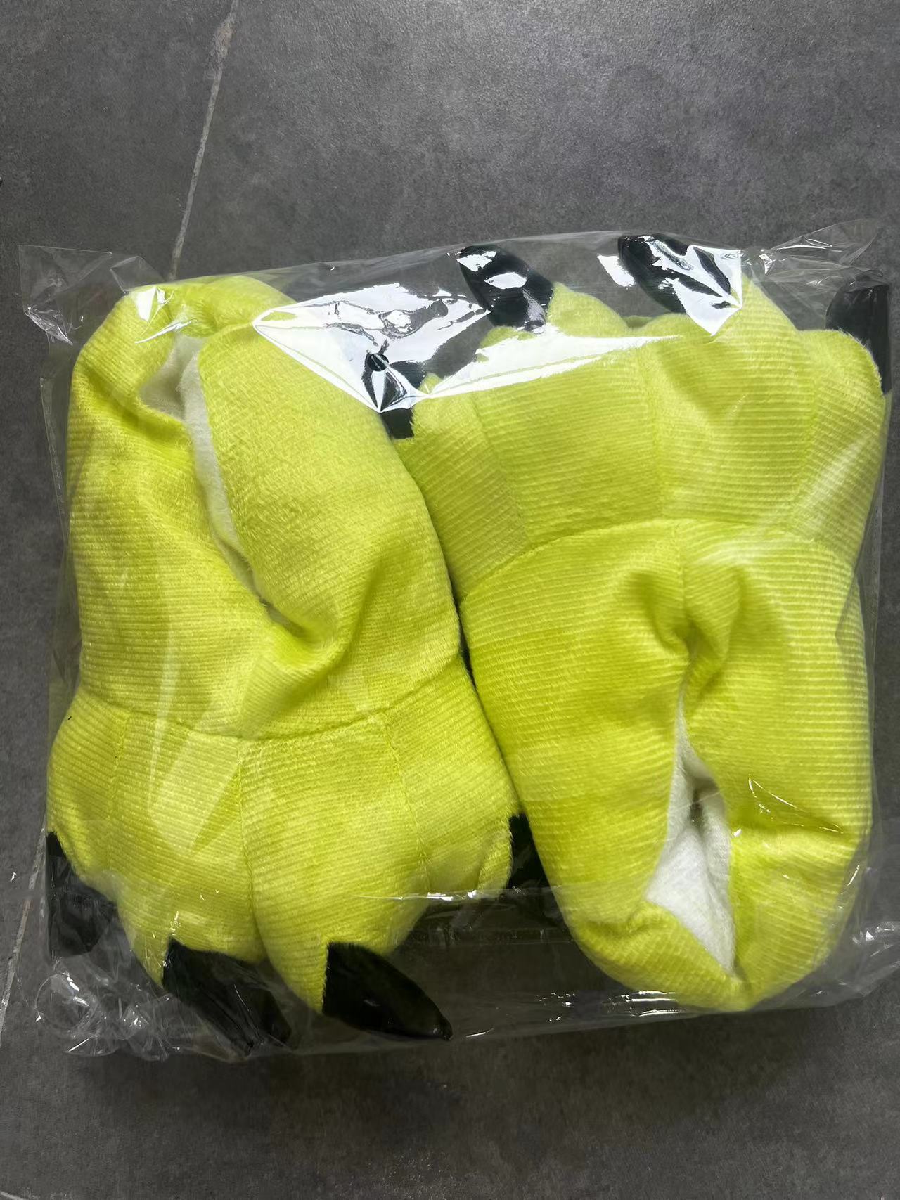 薄緑色の靴