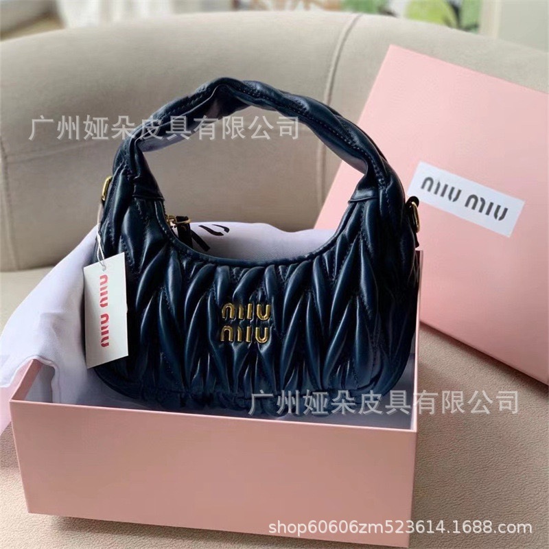 ネイビーブルー