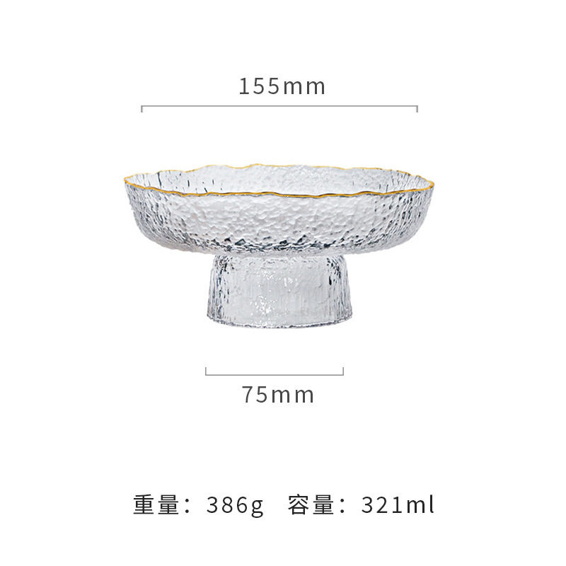 金の縁の小さいサイズの果物の皿