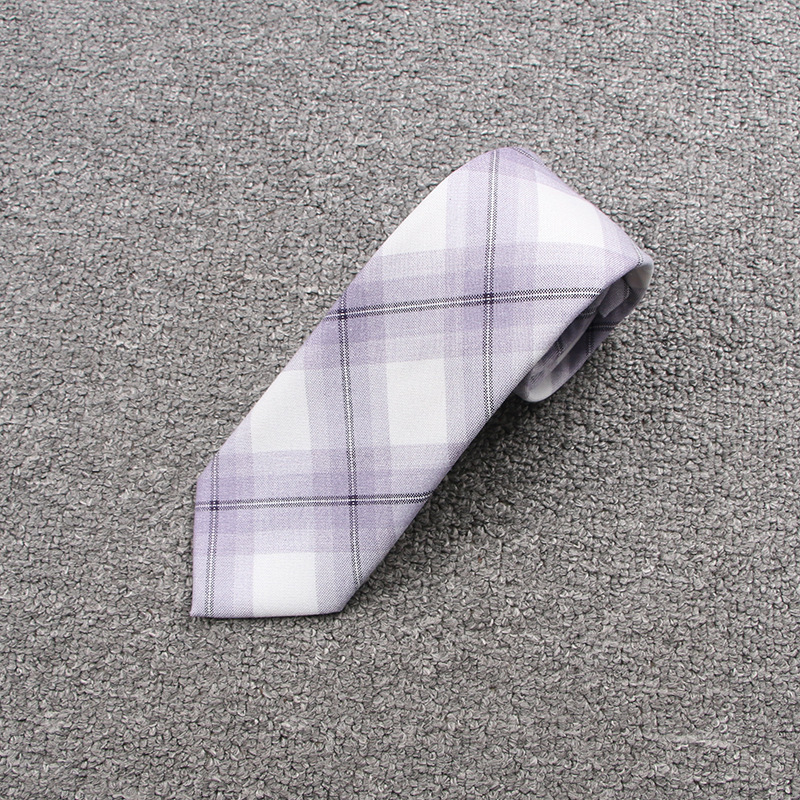 カラフルな紫と白のチェック柄ネクタイ