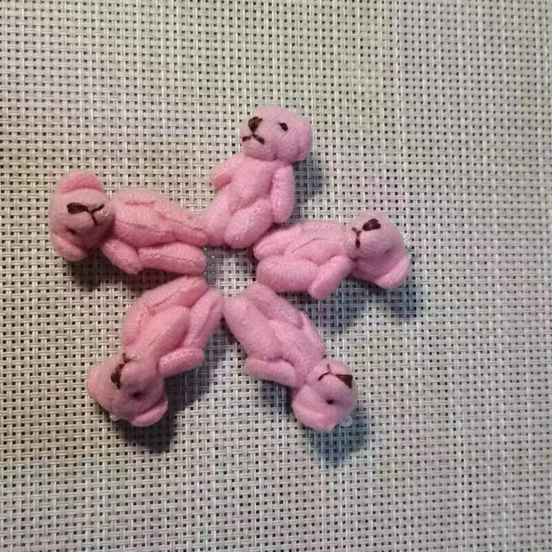 4.5cm ピンクの毛むくじゃらのクマ