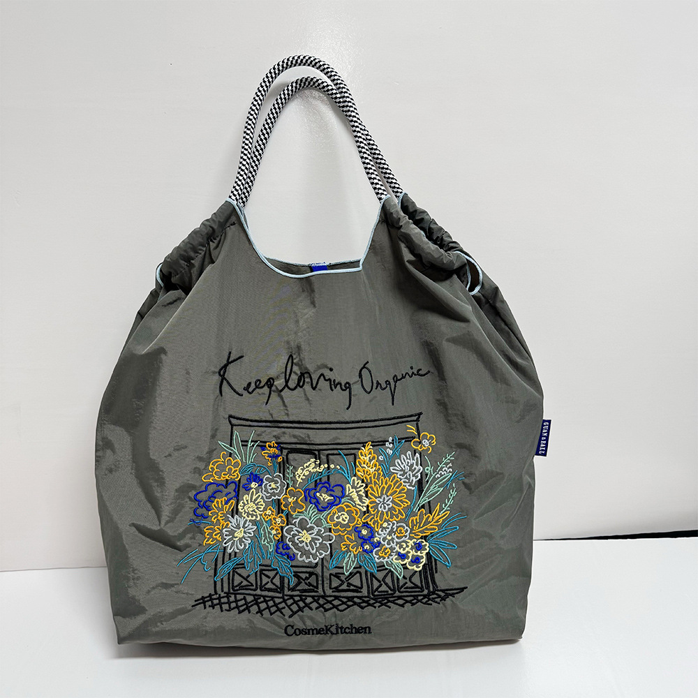 ダークグレーのドアウィンドウグリル