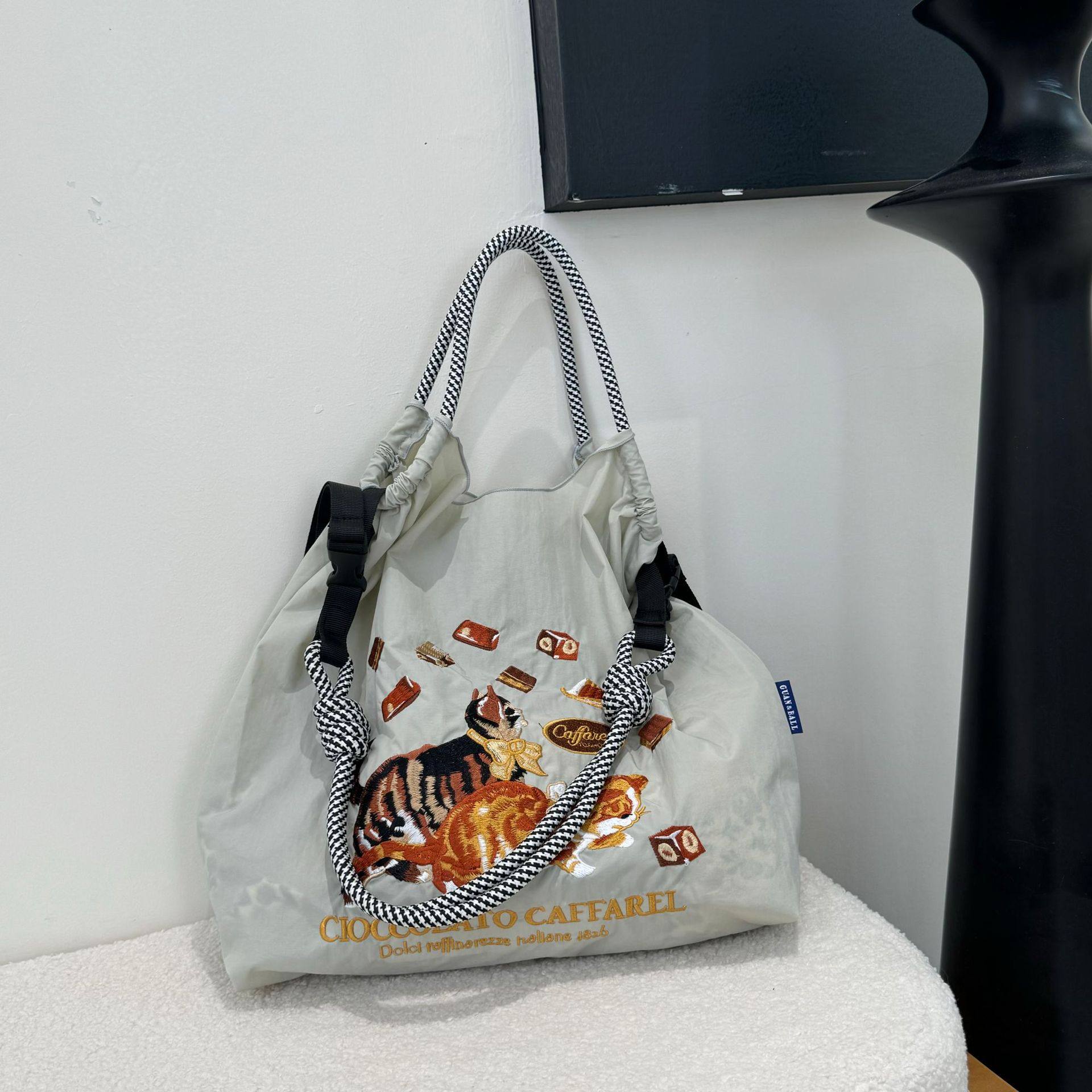 ライトグレー・チョコレートキャット