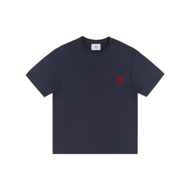 ネイビーブルーTシャツに赤いハートの刺繍A