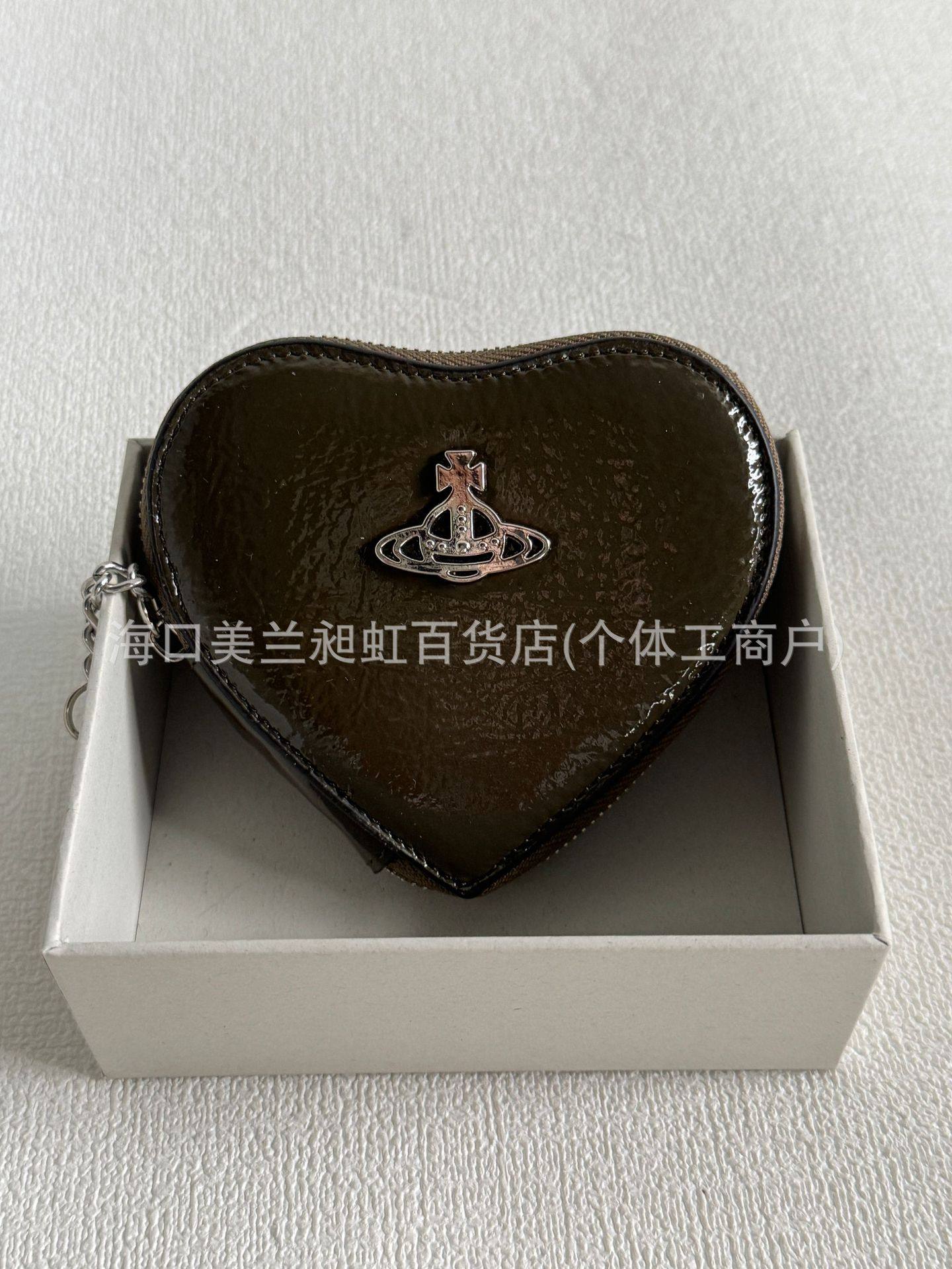 パテントレザー アーミーグリーン ハート型キーバッグ