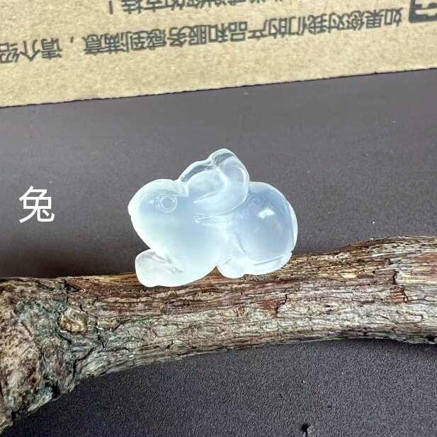 ウサギの長さは約20mm