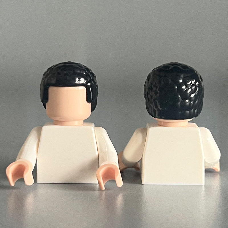 21778 自分は巻き毛の黒髪だと考えています