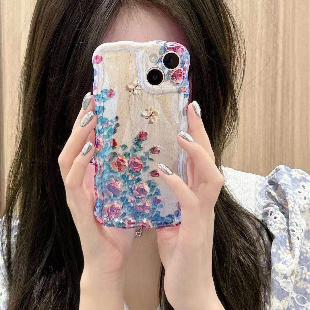 二羽の蝶 - バラの茂み