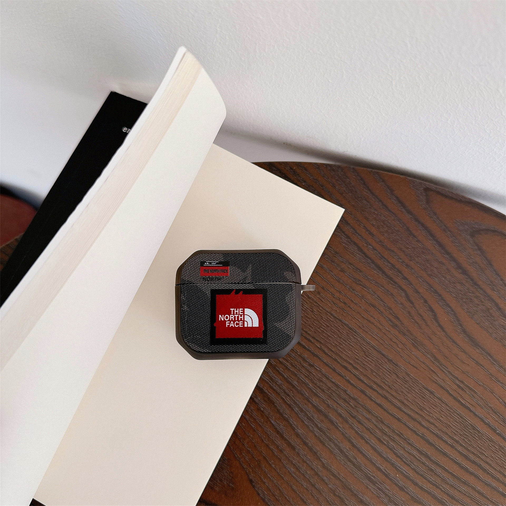 図 22 に示すように (スプリング バックル付き)