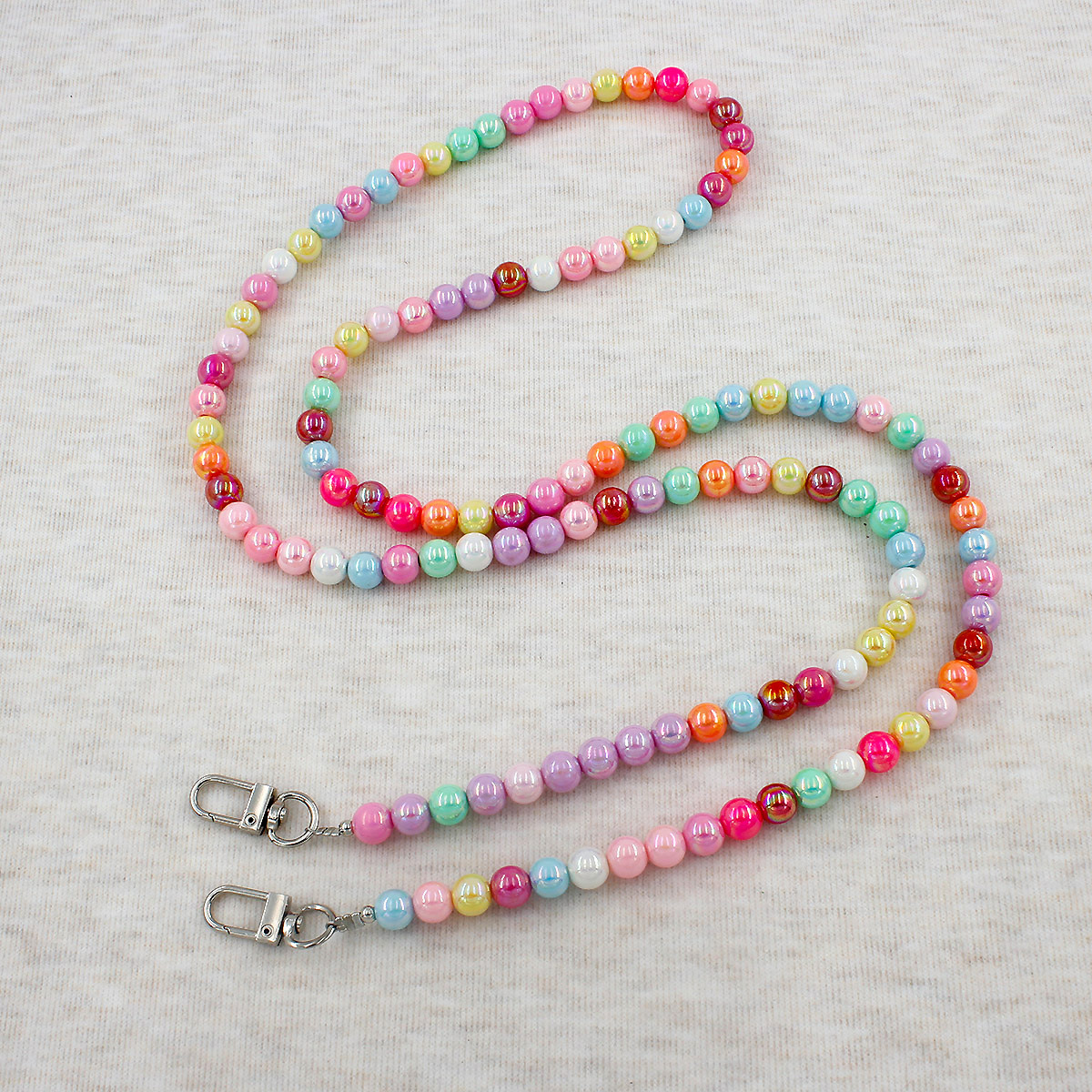 カラフルなビーズの携帯電話チェーン