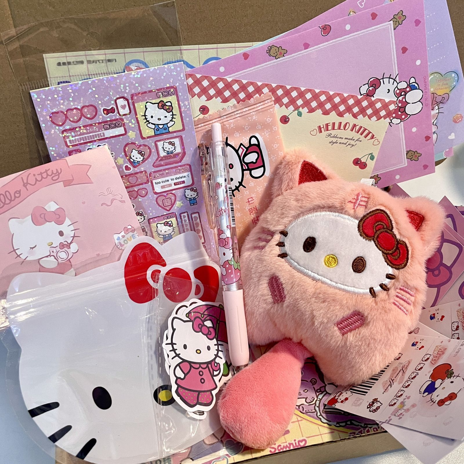 ハローキティ 普通セット(11個入) 飛行機箱入り