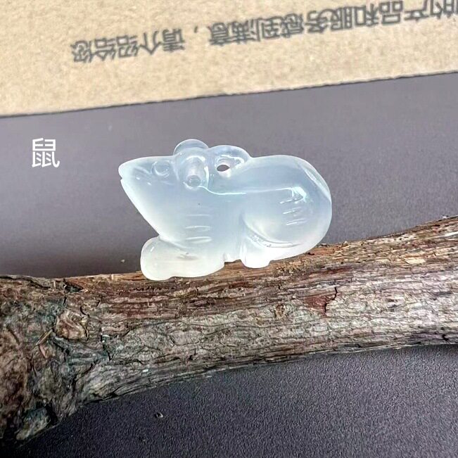 ネズミの長さは約23mm