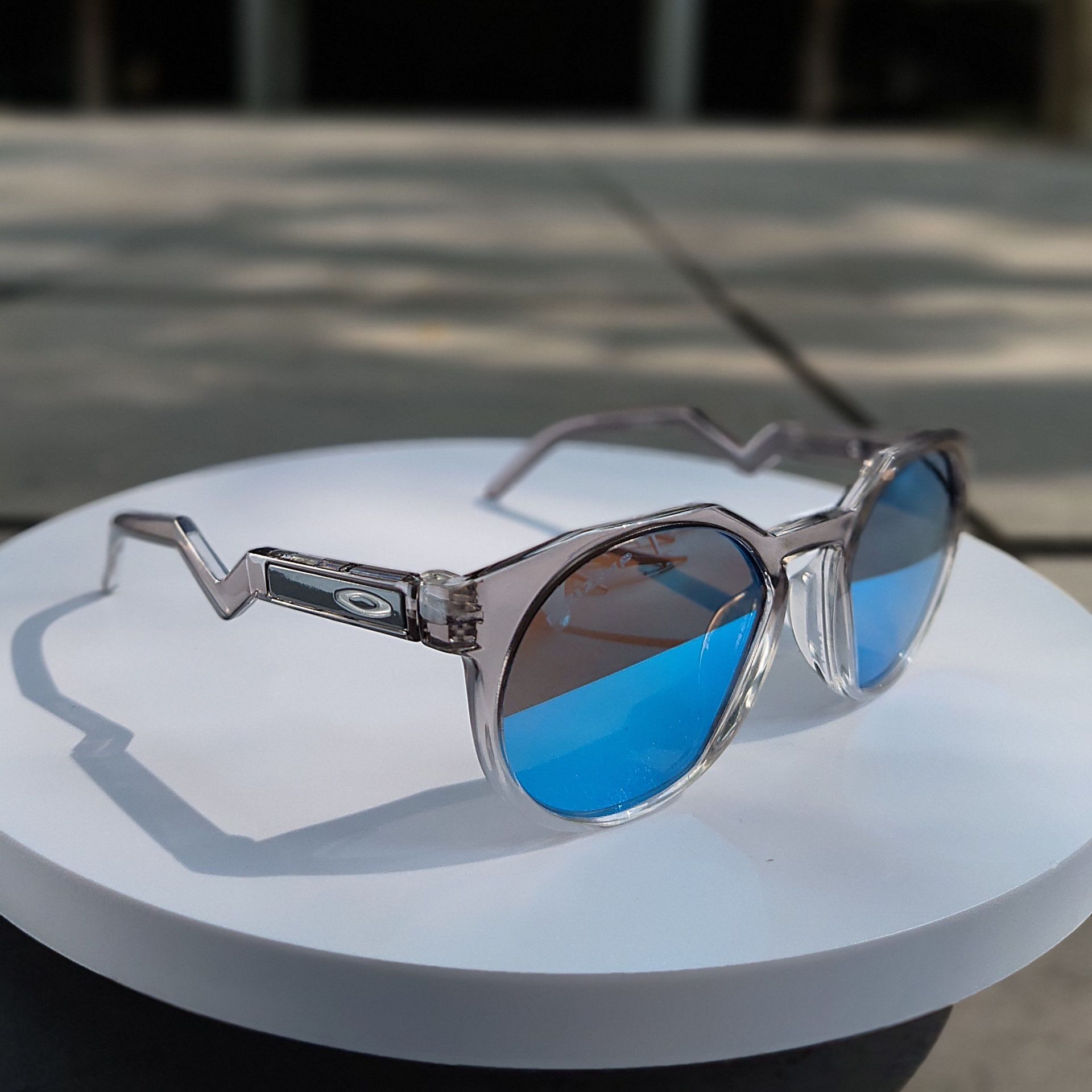 透明グレーフレームブルーフィルム