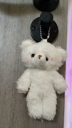 恥ずかしがり屋の熊のペンダント