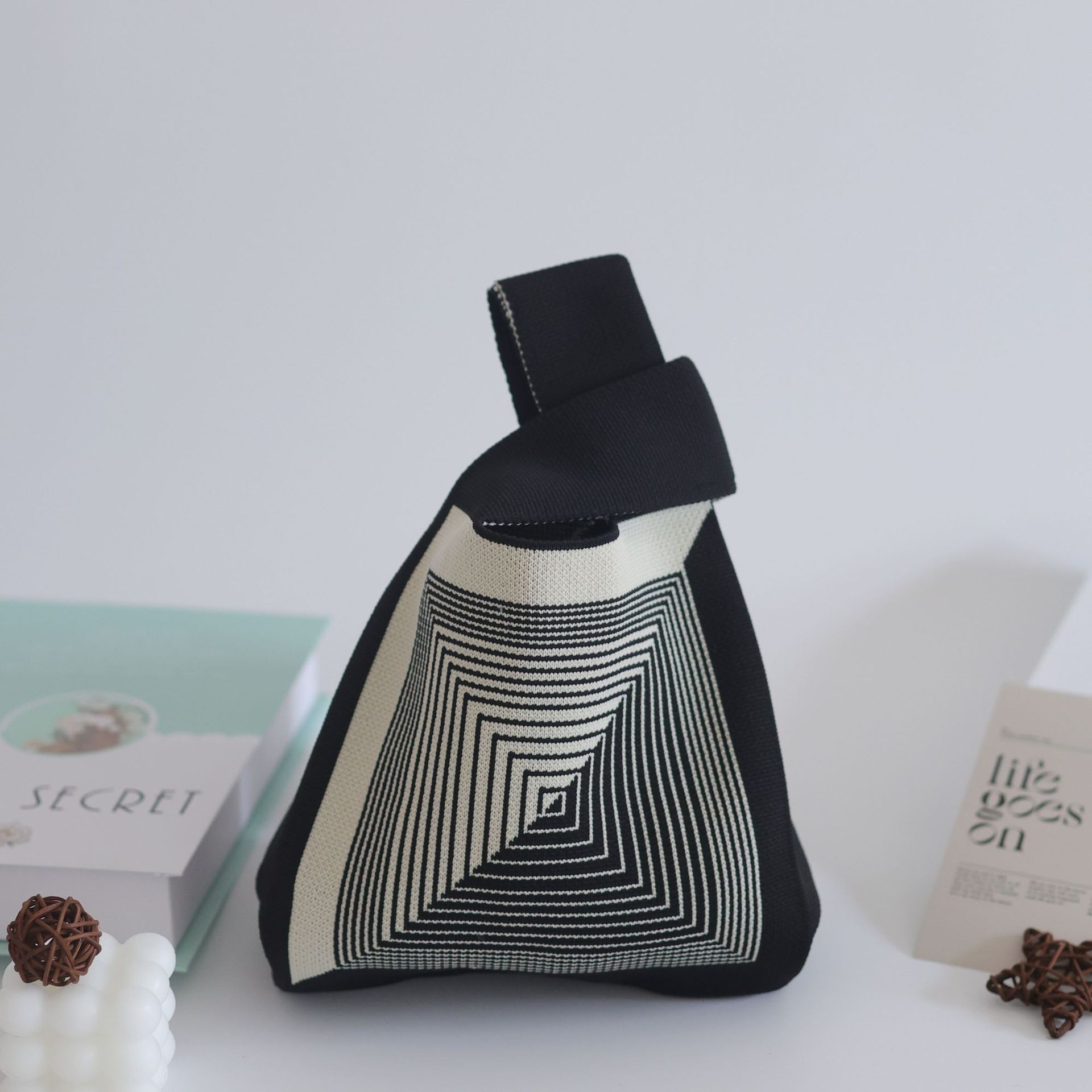 リターンパターンベージュ