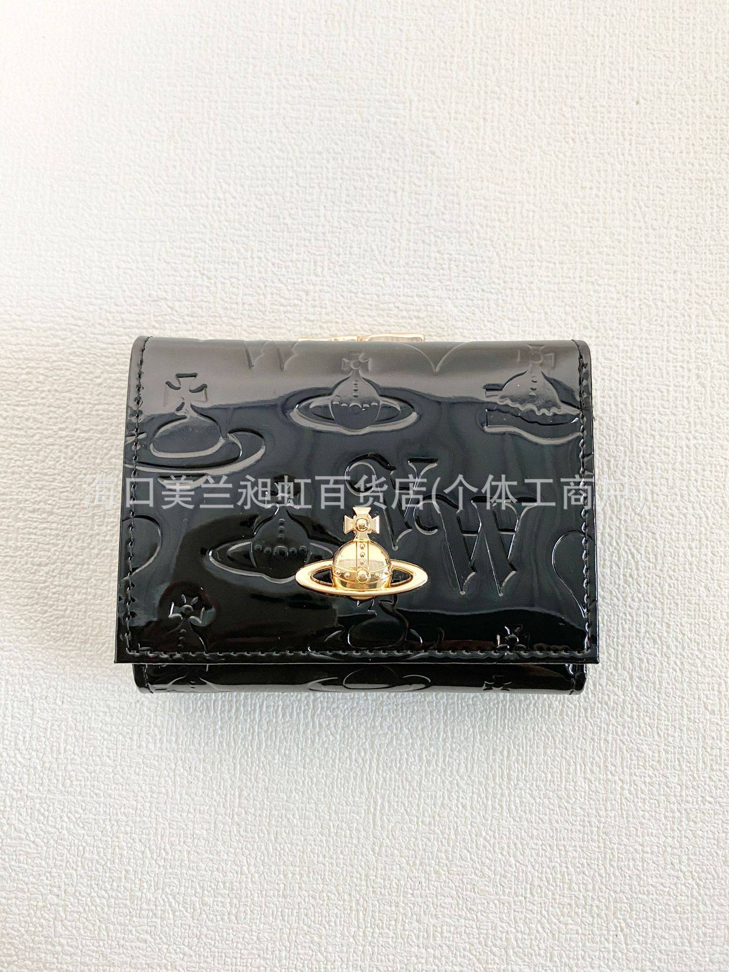 ブラックパテントレザー エンボス加工ウォレット