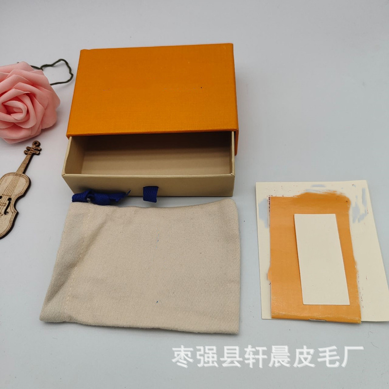ボックス (単一のボックスにはストラップは含まれていません)