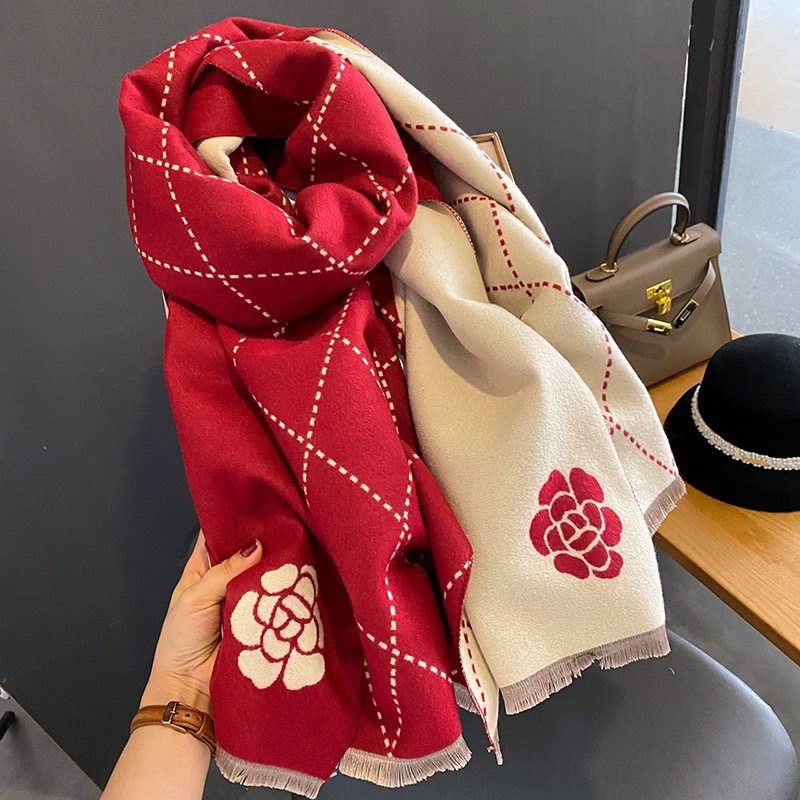 菱形格ツバキの花-赤