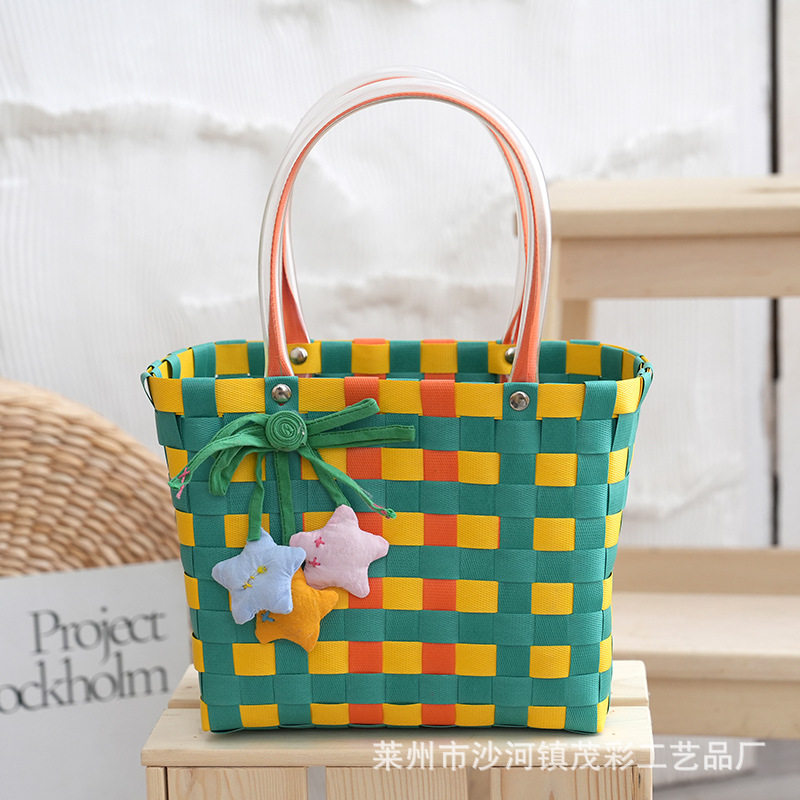 緑がかった黄色