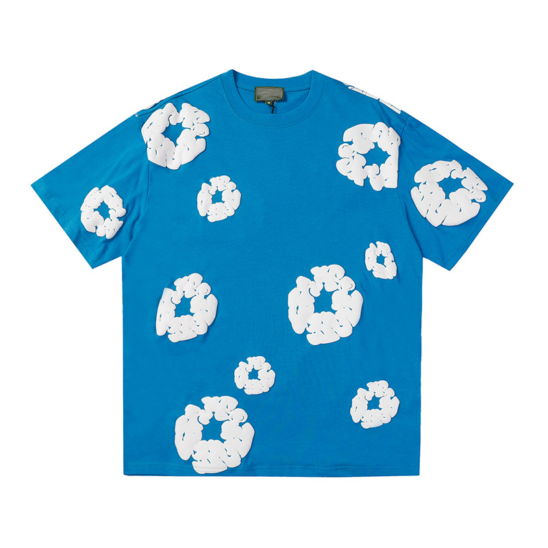 カラフルなブルーのTシャツ