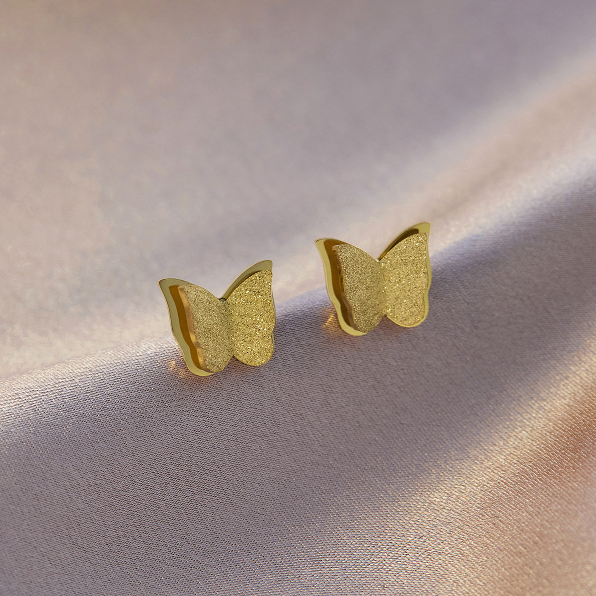 蝶のイヤリング