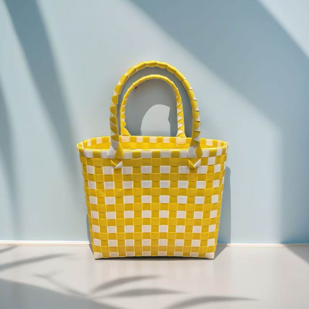 黄色と白の配色