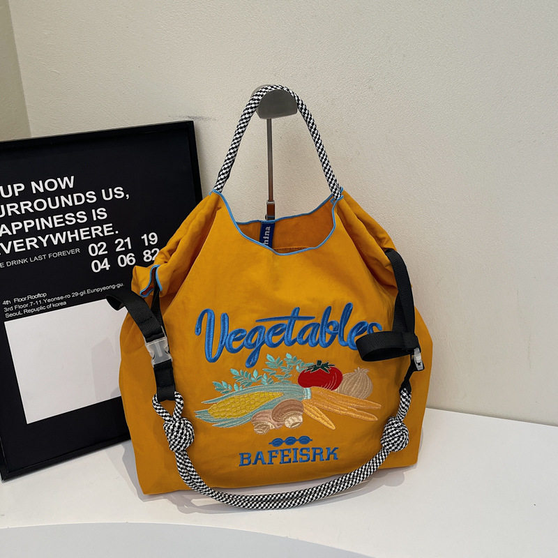 黄色の果物と野菜