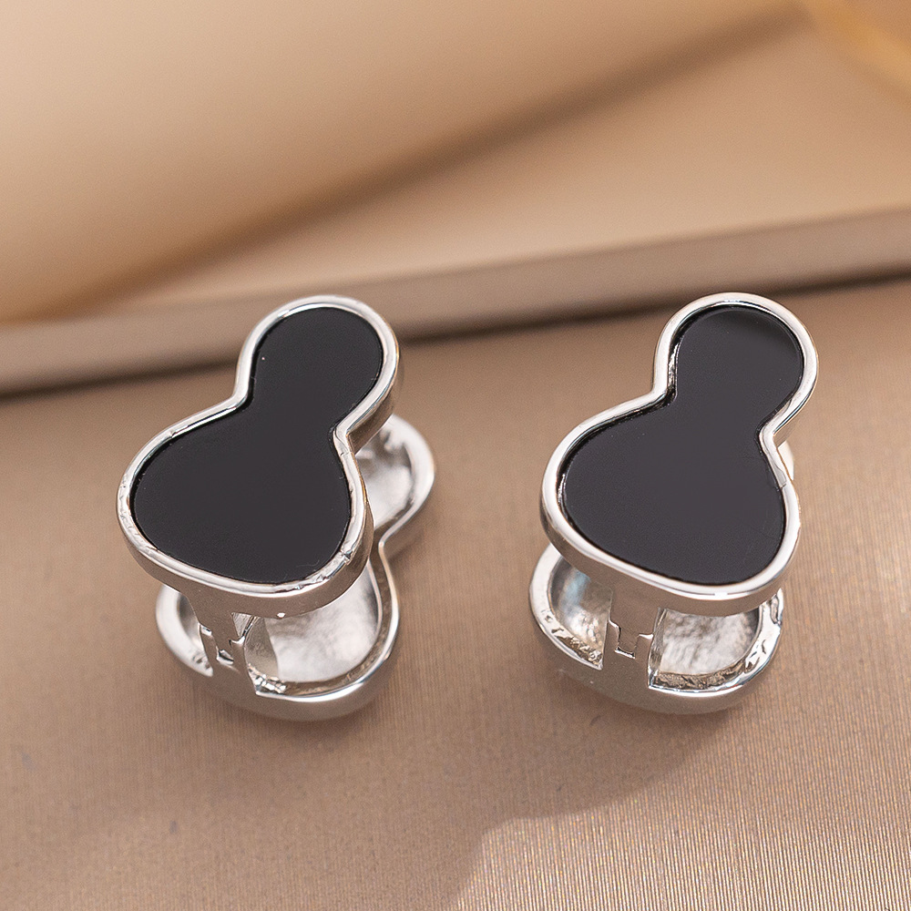 258シルバーブラックシェルひょうたんピアス