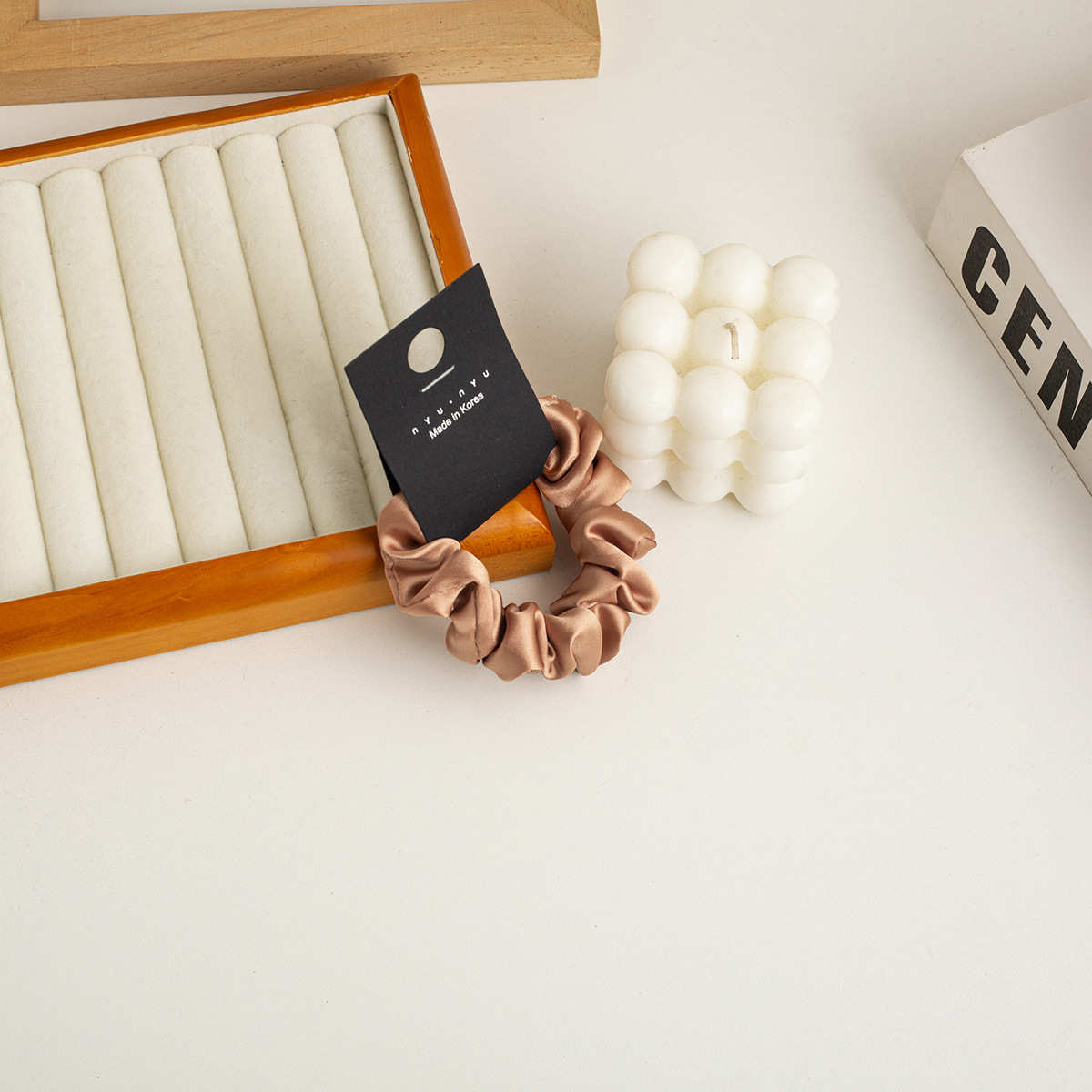 小腸サテンオレンジシュシュ