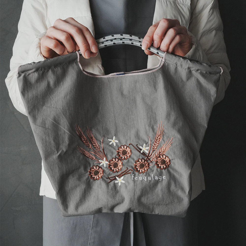 ウィートダークグレー（ショルダーストラップを除く）