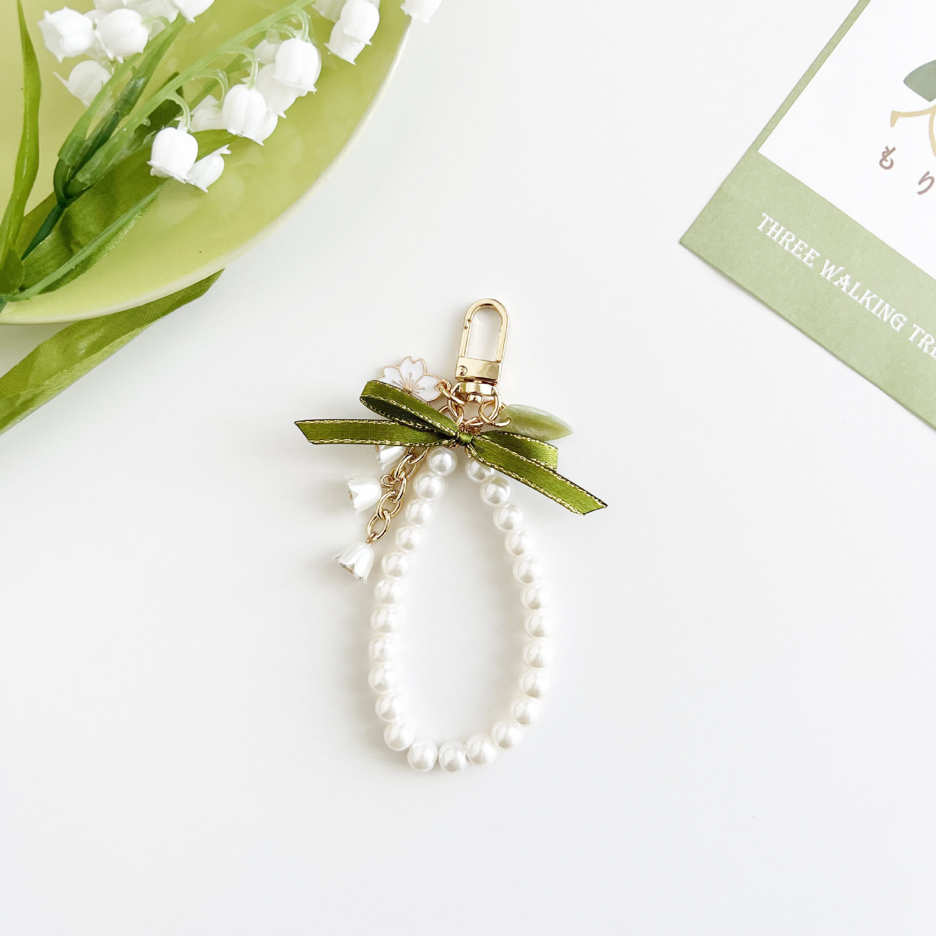 すずらん -- 真珠のチェーンのペンダント