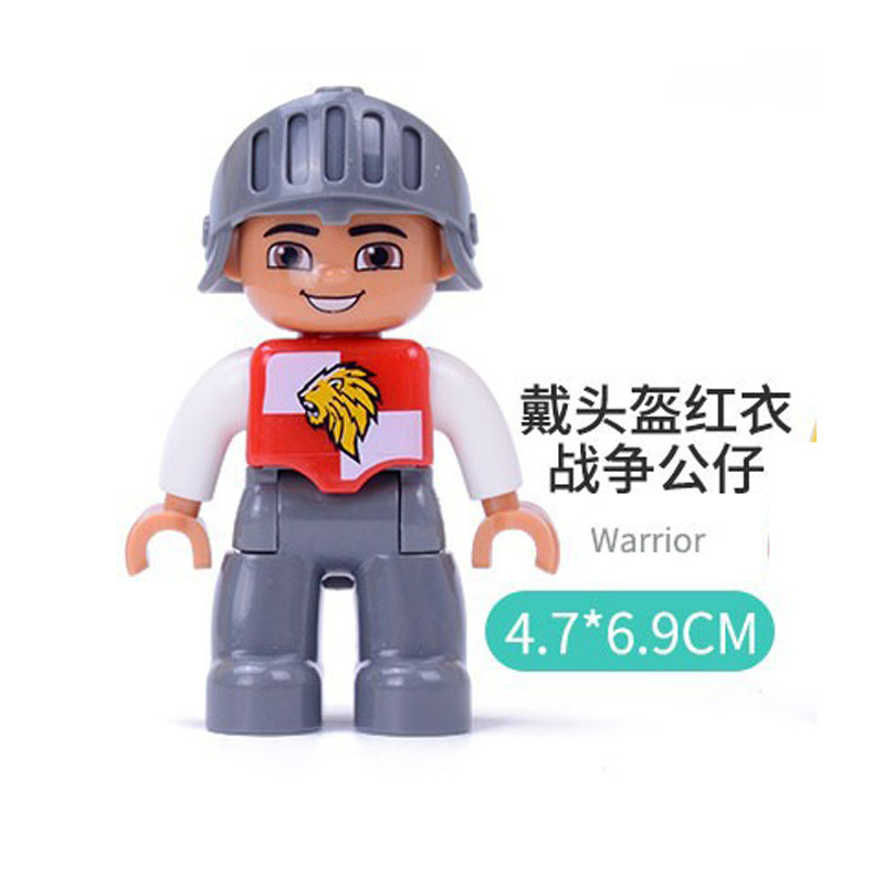 赤い服の戦争人形